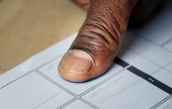 Não vai votar em outubro? Veja como escapar da multa e do título cancelado pelo e-Título